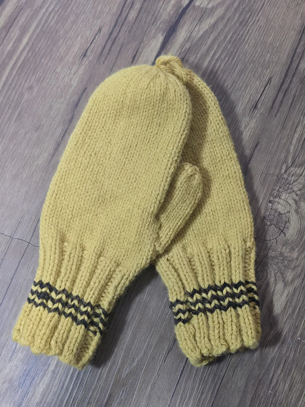 Handmade Mustard Yellow Knit Mittens with Brown Stripe Accent NWOT Hufflepuff